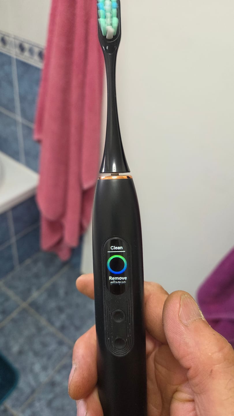 Customer photo review of Oryzom ProSonic V1 – Nettoyage dentaire professionnel avec technologie sonique pour des dents plus lisses et une hygiène bucco-dentaire optimale
