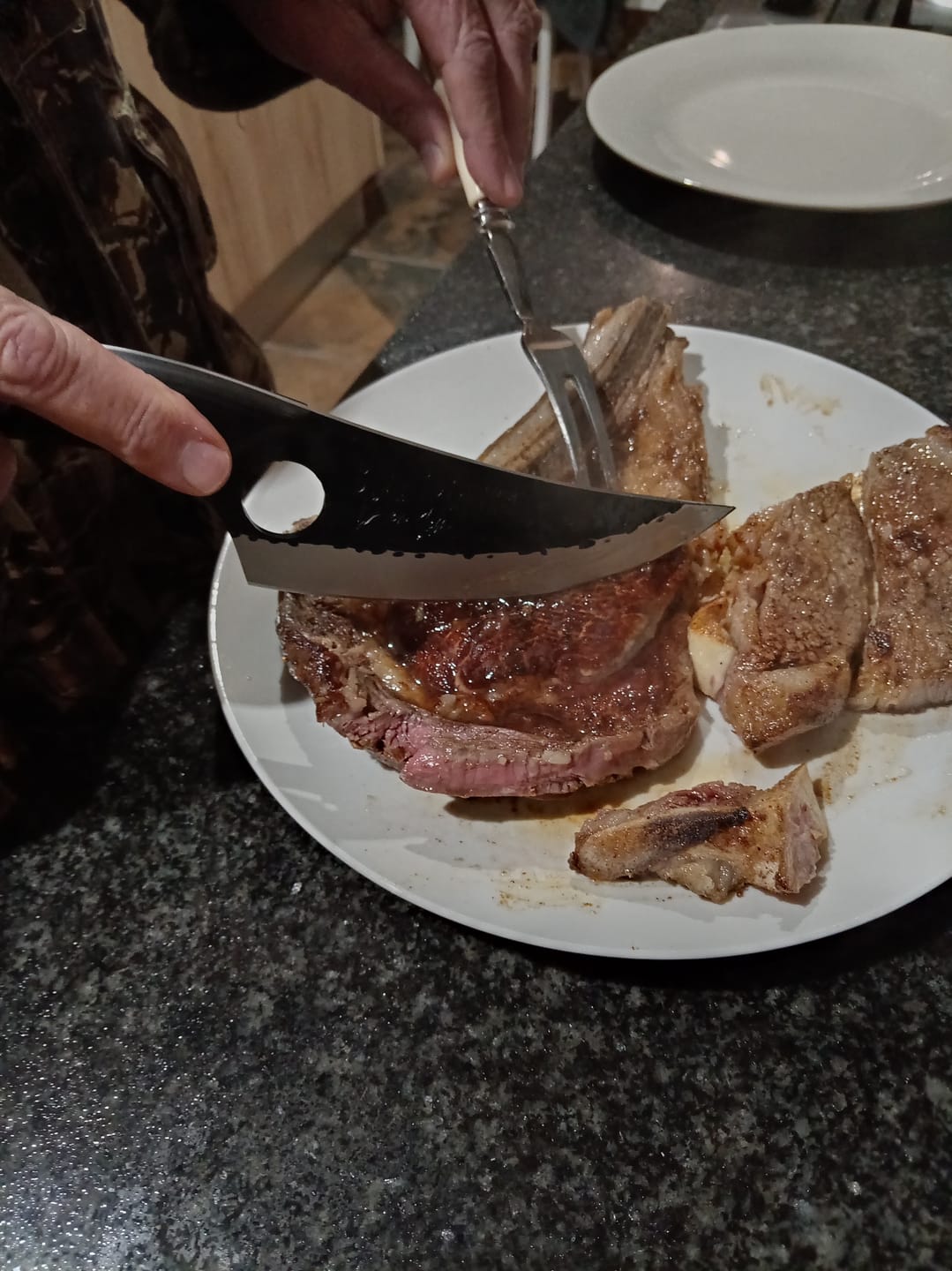 Customer photo review of BRAAIPLANK™ "BEENLEM" HAMMER FORGED BONING KNIFE