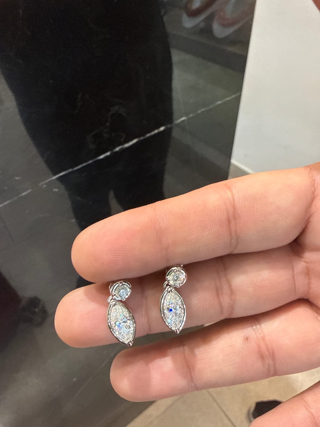 Customer photo review of Par Arete Moissanita Corte Marquesa 2.4 CT