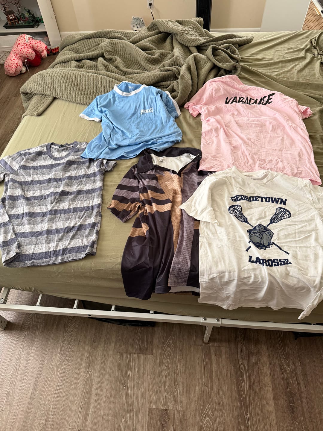 Customer photo review of Modern Men's & Women's T-shirts & Polo Shirts Pack- 20 Pieces