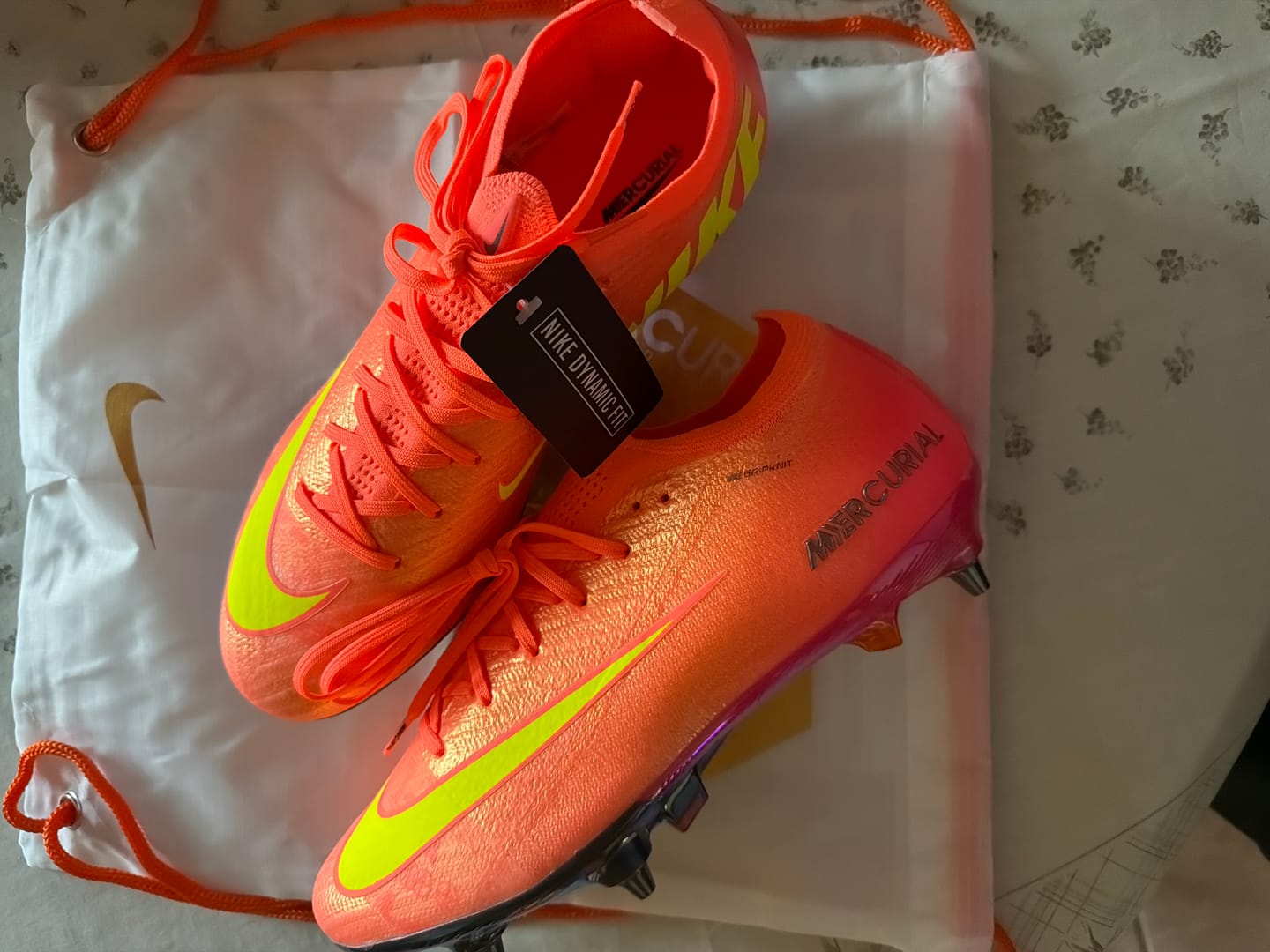 Customer photo review of Air Zoom Mercurial Vapor 16 SG Cosmic Speed 2 - Orange/Noir ÉDITION LIMITÉE