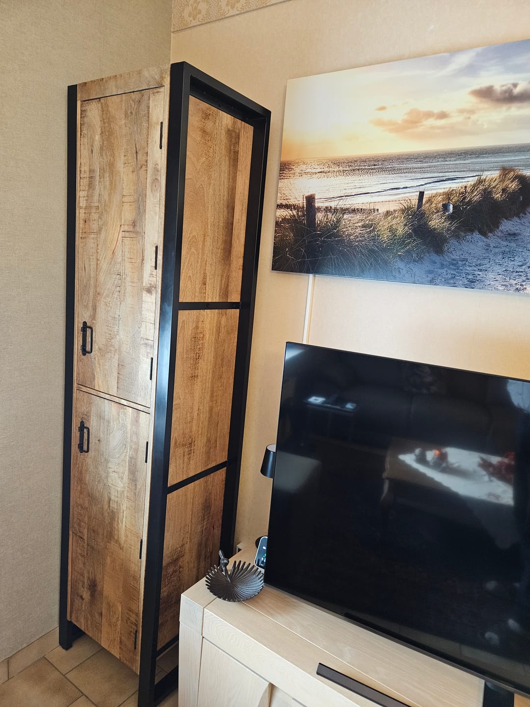 Customer photo review of Smalle hoge kast Britt Mangohout Staal 50x40x200cm