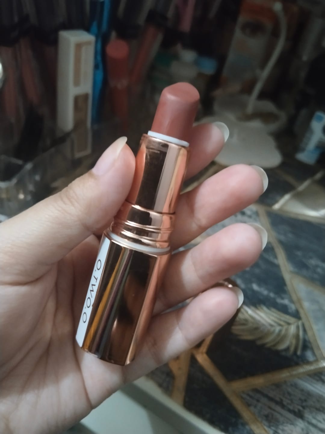 Customer photo review of O.TWO.O MISTY KISS LOCK COLOUR MATTE LIPSTICK