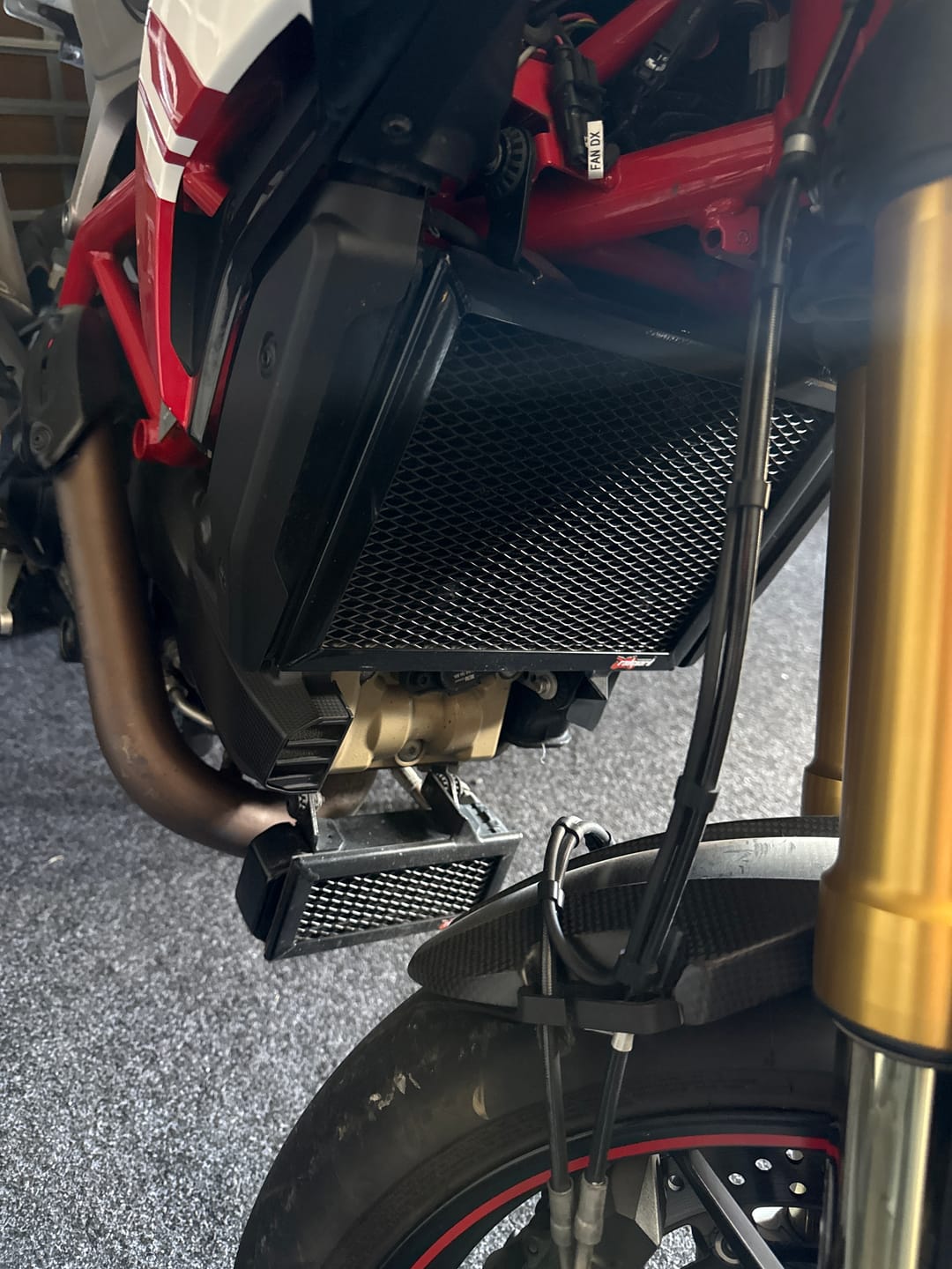 Customer photo review of Ducati Hypermotard 939 / SP 2016-2018 Radiator & Oil Cooler Set