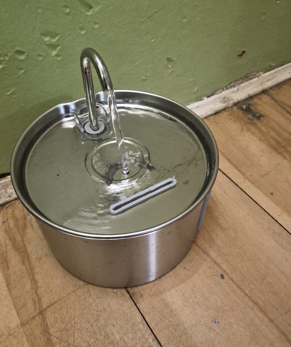 Customer photo review of IsaPet - Fuente de Agua Inalámbrica Mascotas 2.2L