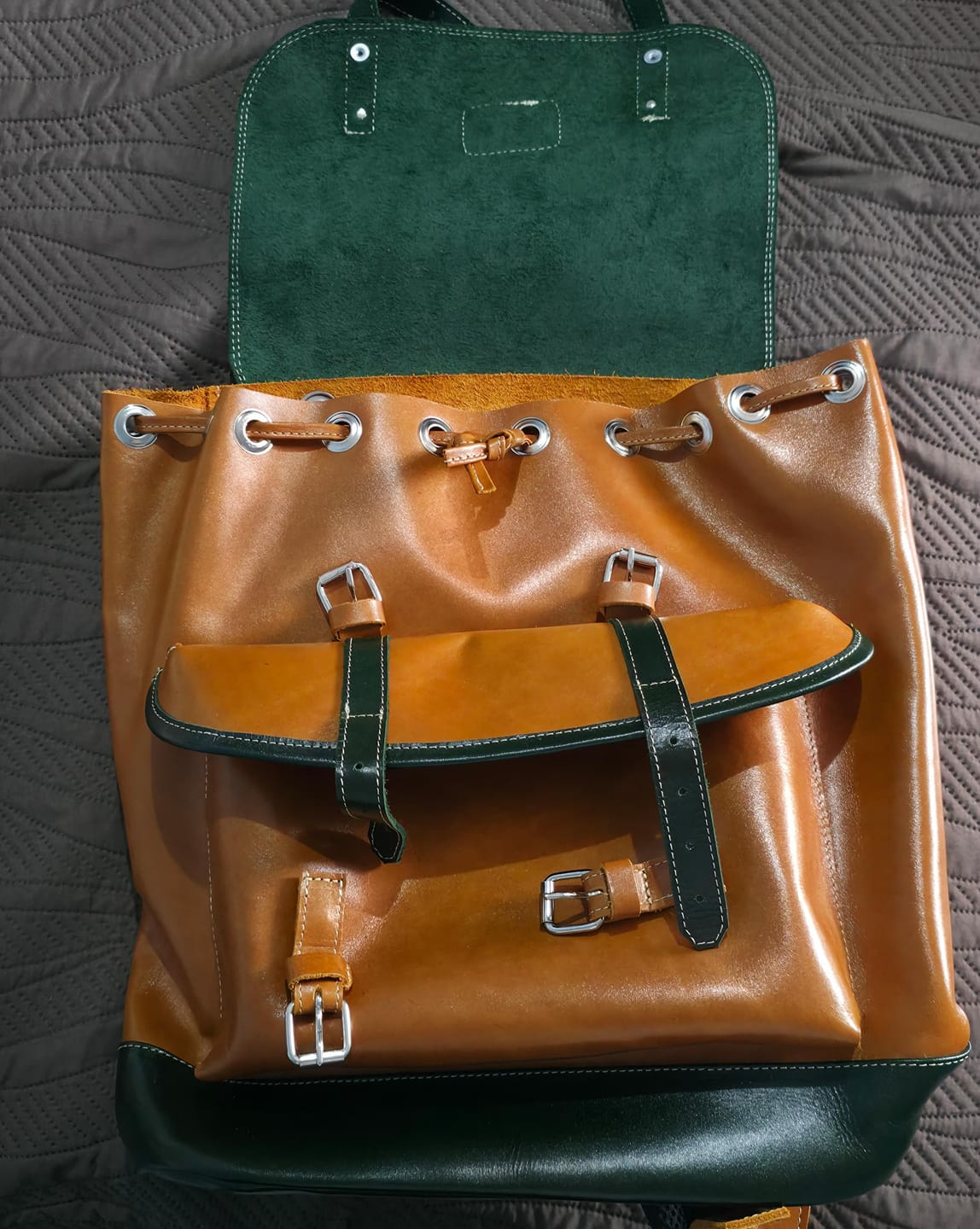 Customer photo review of Mochila De Cuero Mod Canadá