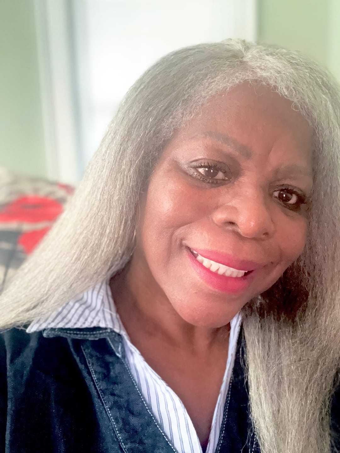 Customer photo review of Luvwin 5x5 Closure Kinky Straight Salt & Pepper Free Parting Glueless Wig