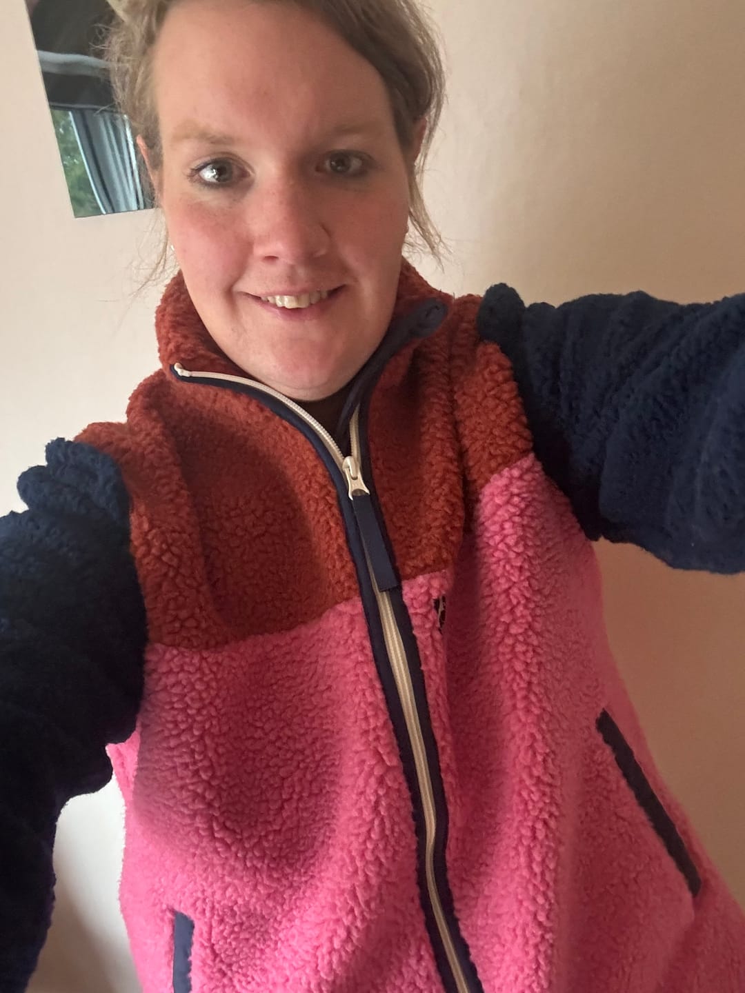 Customer photo review of Jacke - Danebirk Fleece Zip-Up Chili/Soft Cherry/Dark Navy