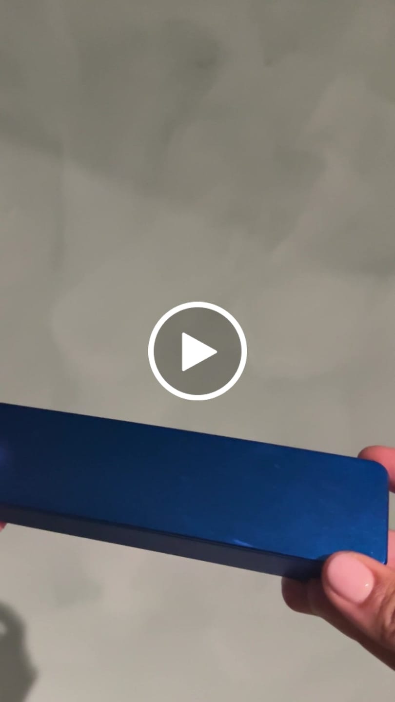 Customer video review of Weekly Case