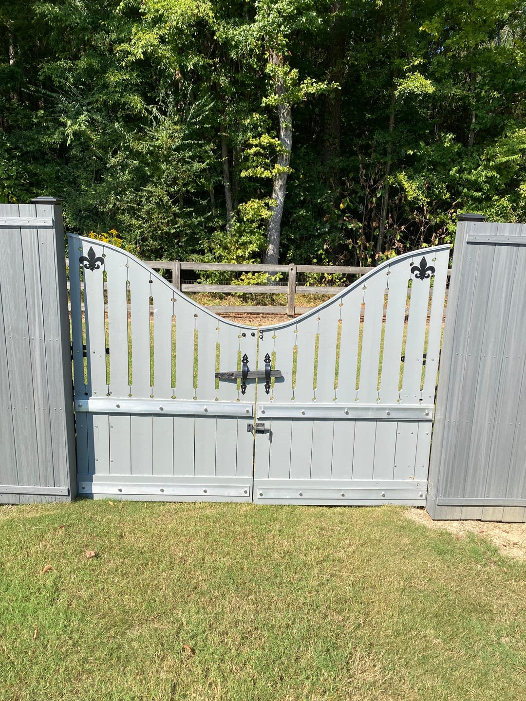 Customer photo review of Metal Fleur De Lis, Various sizes and Colors