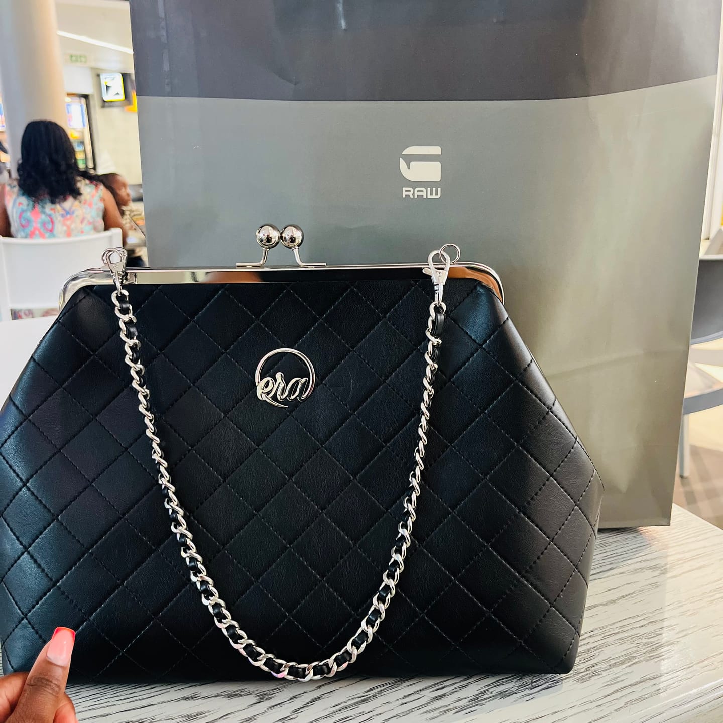 Customer photo review of ERA Oversized Kisslock Chain Bag – Black