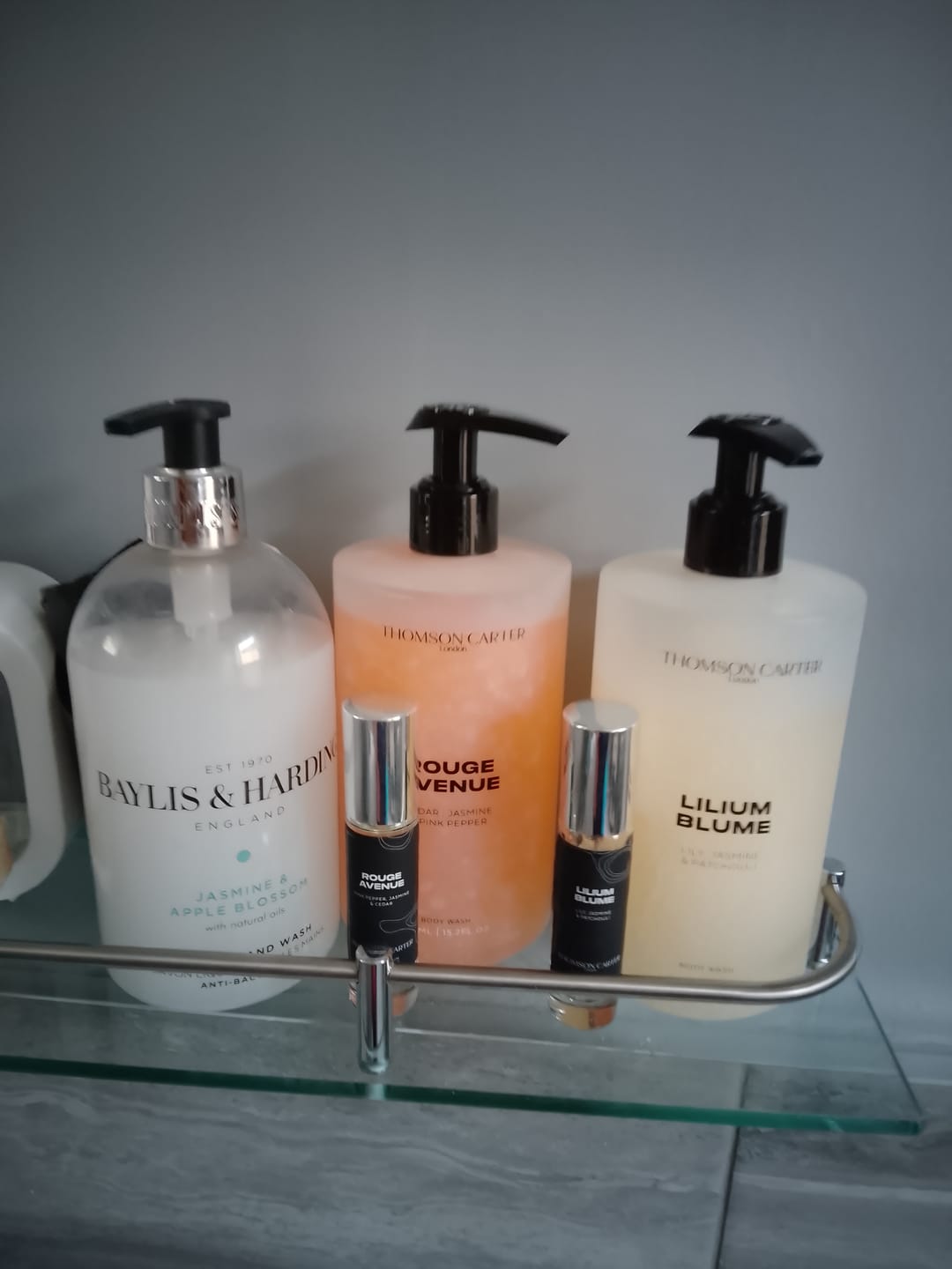 Customer photo review of Rouge Avenue | Eau de Parfum