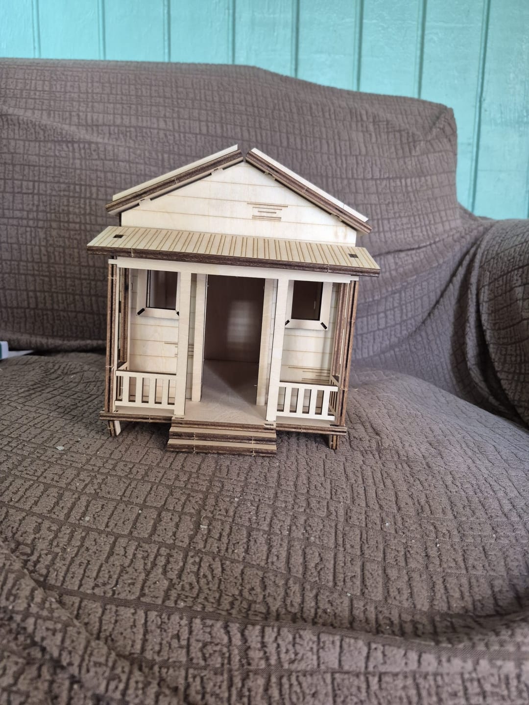Customer photo review of Casita de Campo Alegría | Kit DIY Madera y Pintura