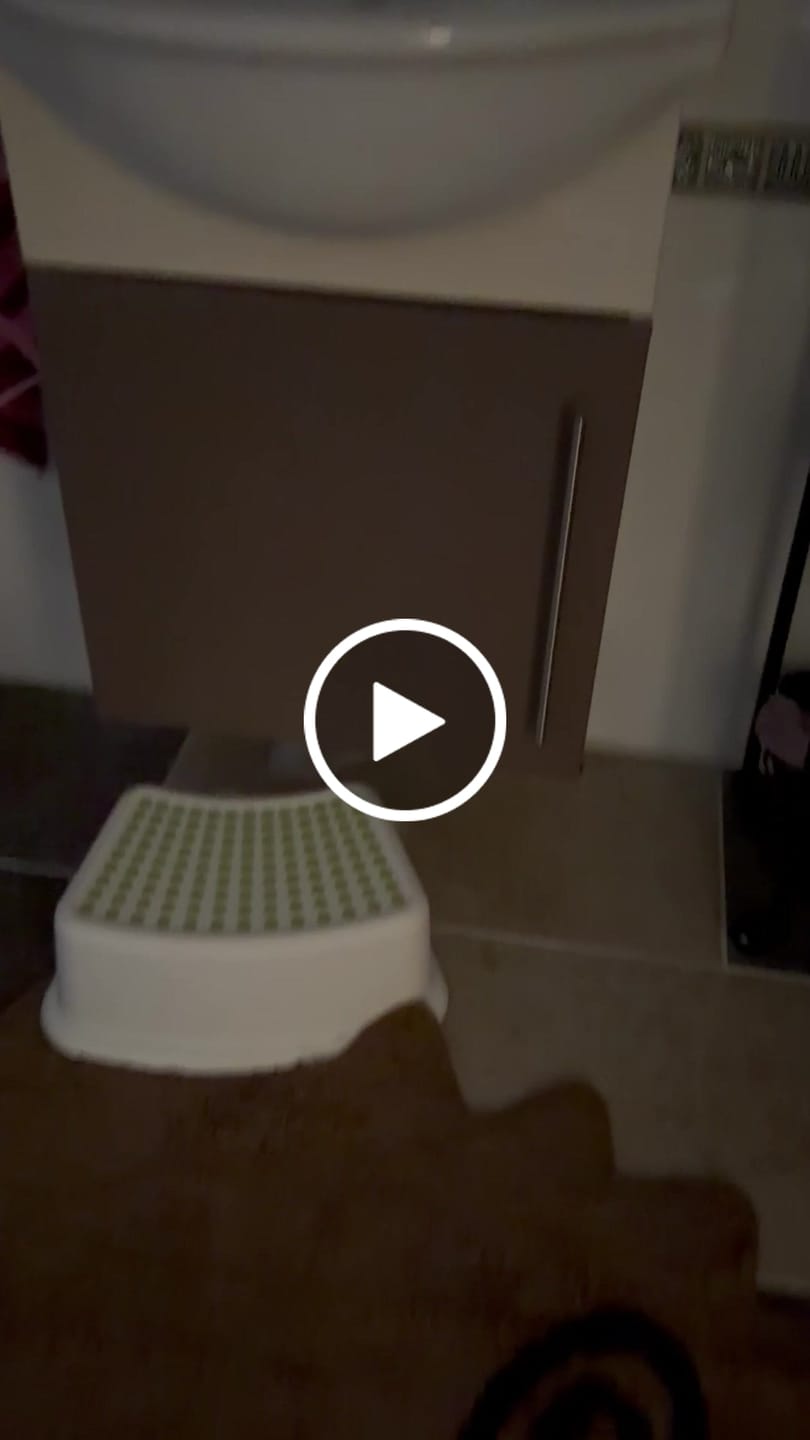 Customer video review of Uni Matt chocolate brown kontaktplast 45 cm x 2 meter