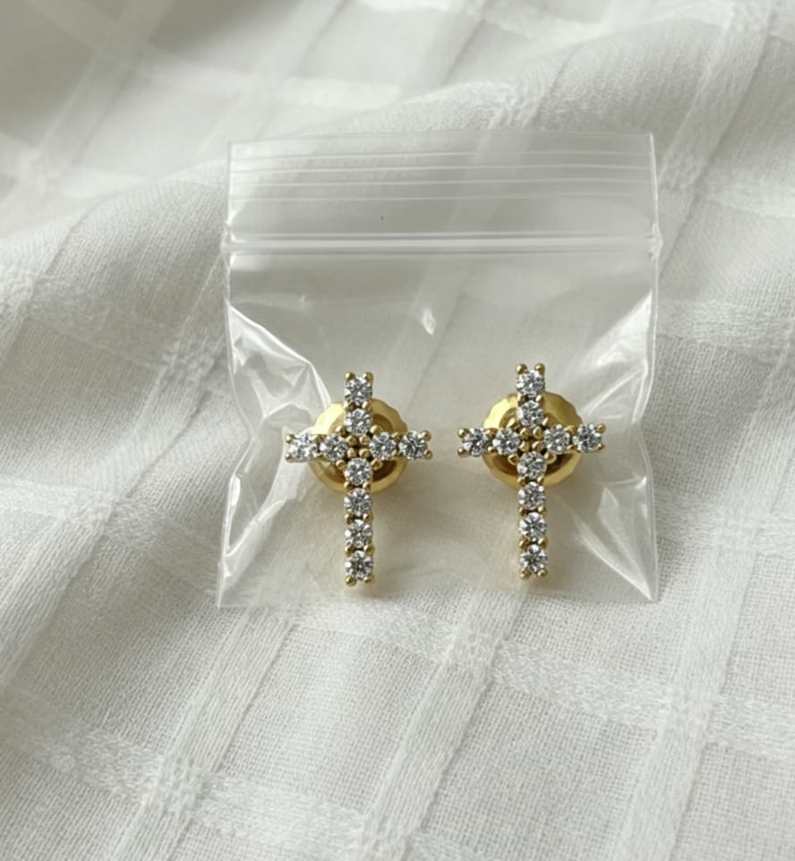 Customer photo review of 【US 3 Days Delivery】GL Iced Out Cross Earring Paved VVS Round Cut Moissanite  16K Gold Plated