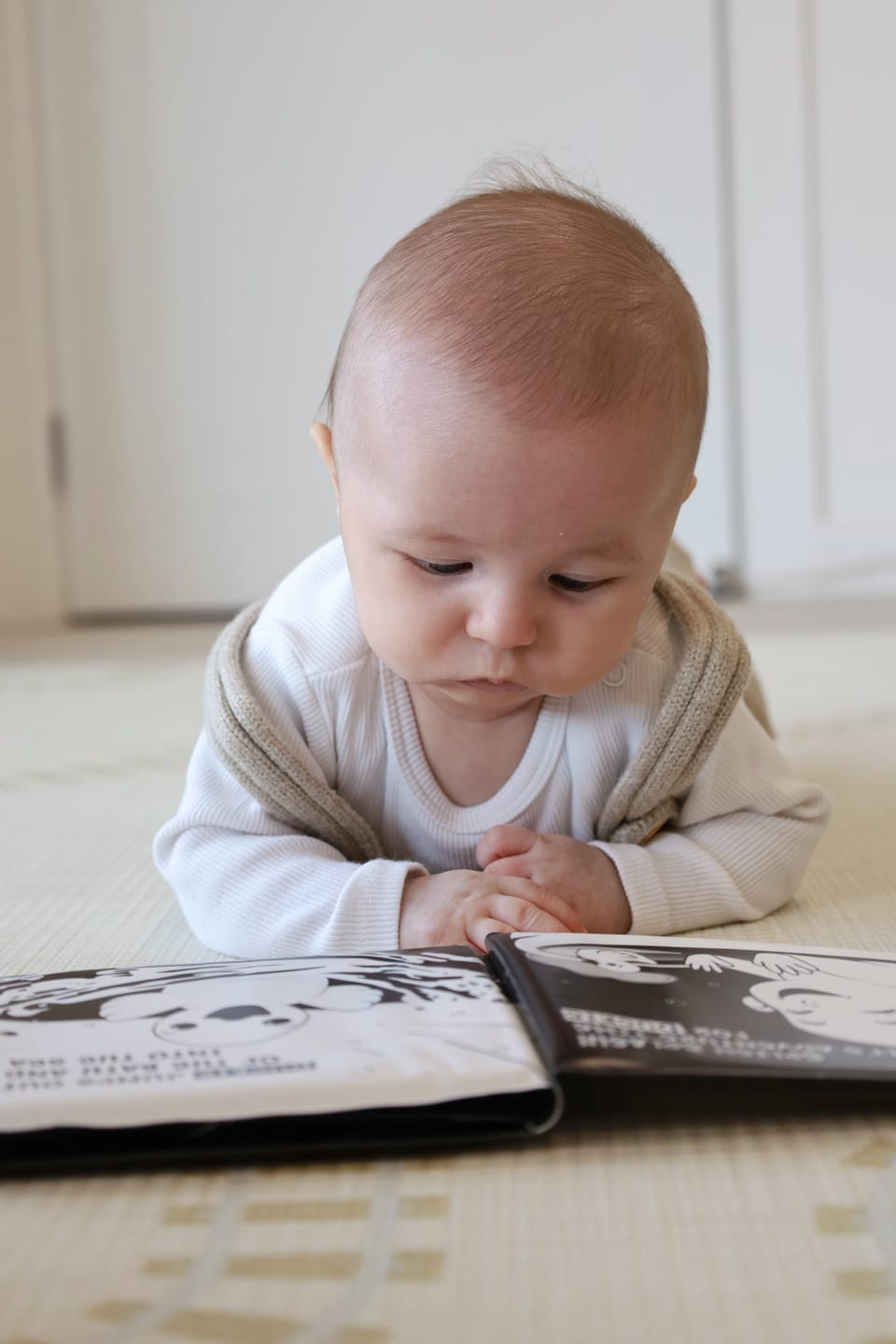 Customer photo review of Little Wonder High Contrast Baby Gift Set