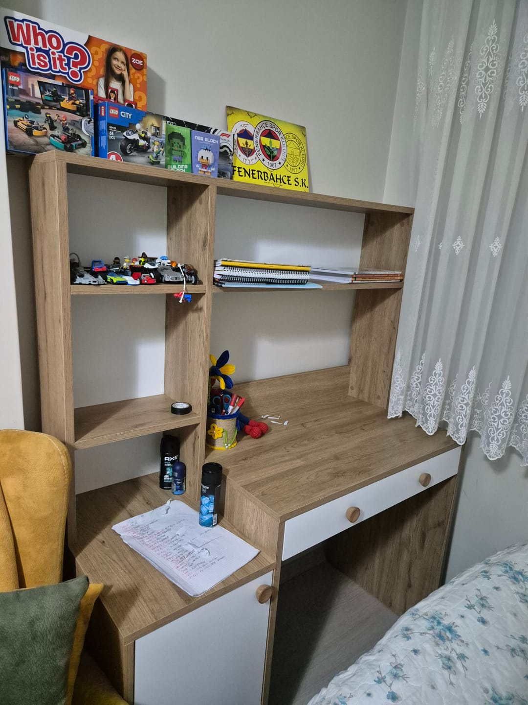 Customer photo review of Rani HA126 Kitaplıklı 4 Raflı  Kapaklı Çekmeceli Çalışma Ofis Bilgisayar Masası Sepet Ceviz - Beyaz