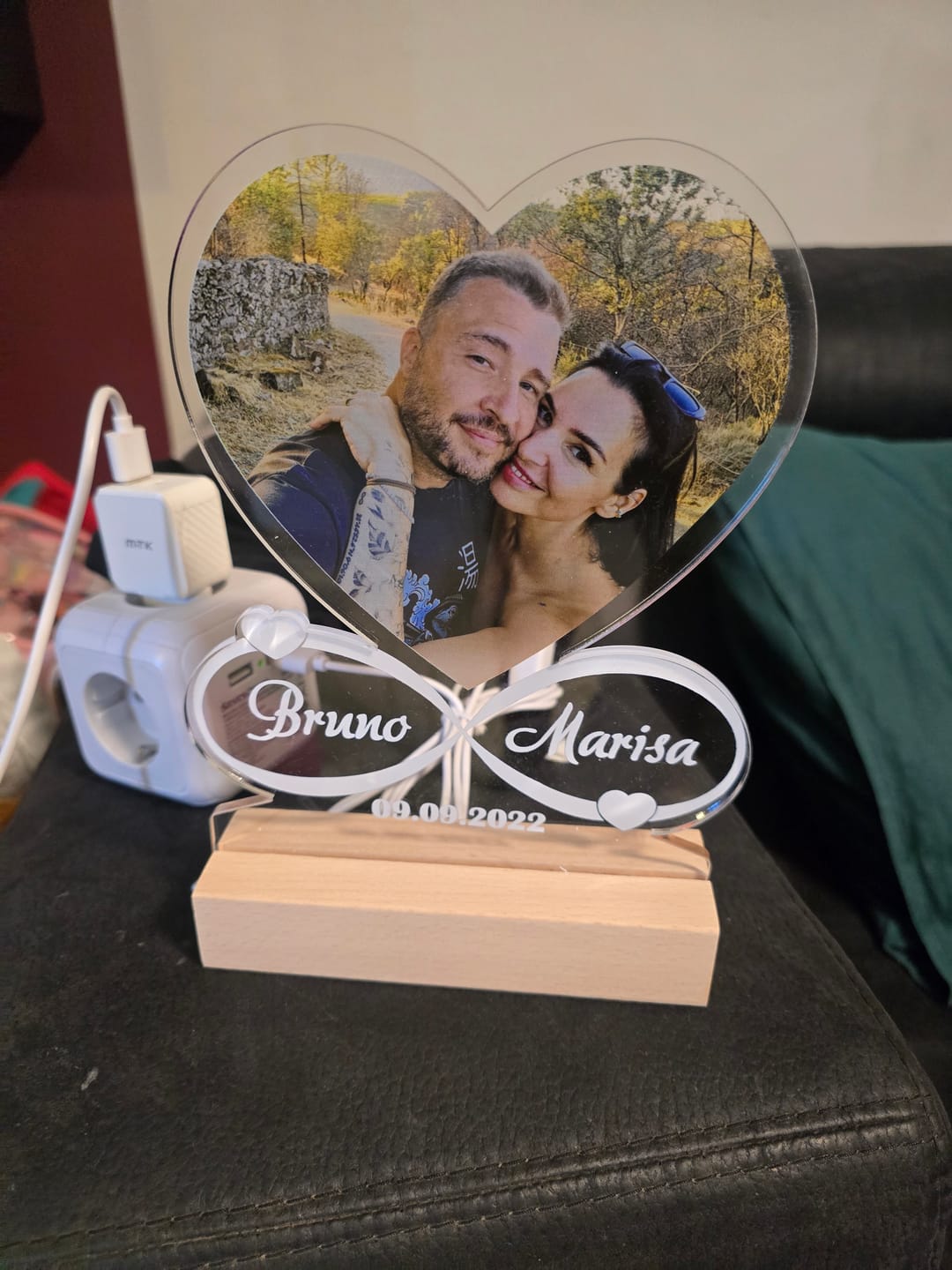 Customer photo review of Placa Personalizada em Acrílico com LED - Infinito e coração