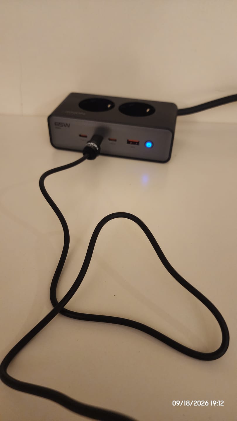 Customer photo review of Masaüstü Priz Hızlı Şarj İstasyonu 6 in 1 | 4000W AC, 65W 3xUSB-C, 1 USB-A, 100W Type-C Kablo (X6423)