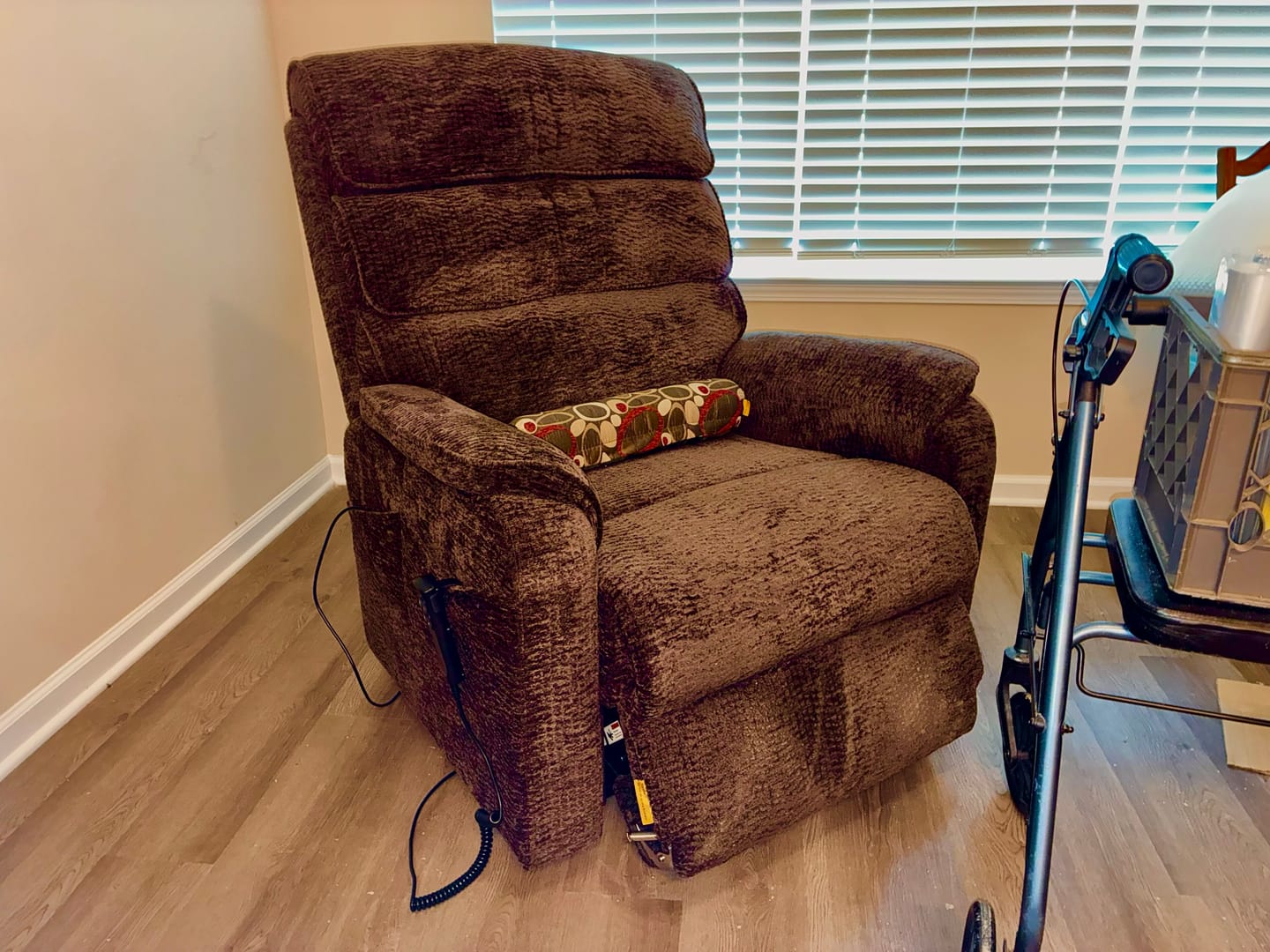 Customer photo review of 9188 EWT500 Heavy Duty Power Lift Recliner – Triple Motor, 500 LBS, Extra Wide