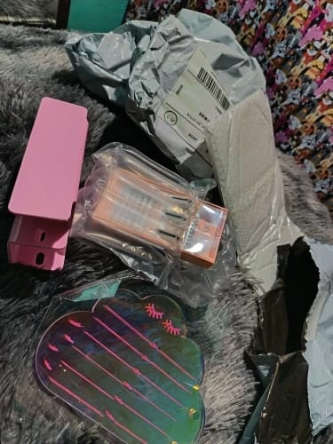 Customer photo review of 6 Piece Eyelash Tweezer Storage Set