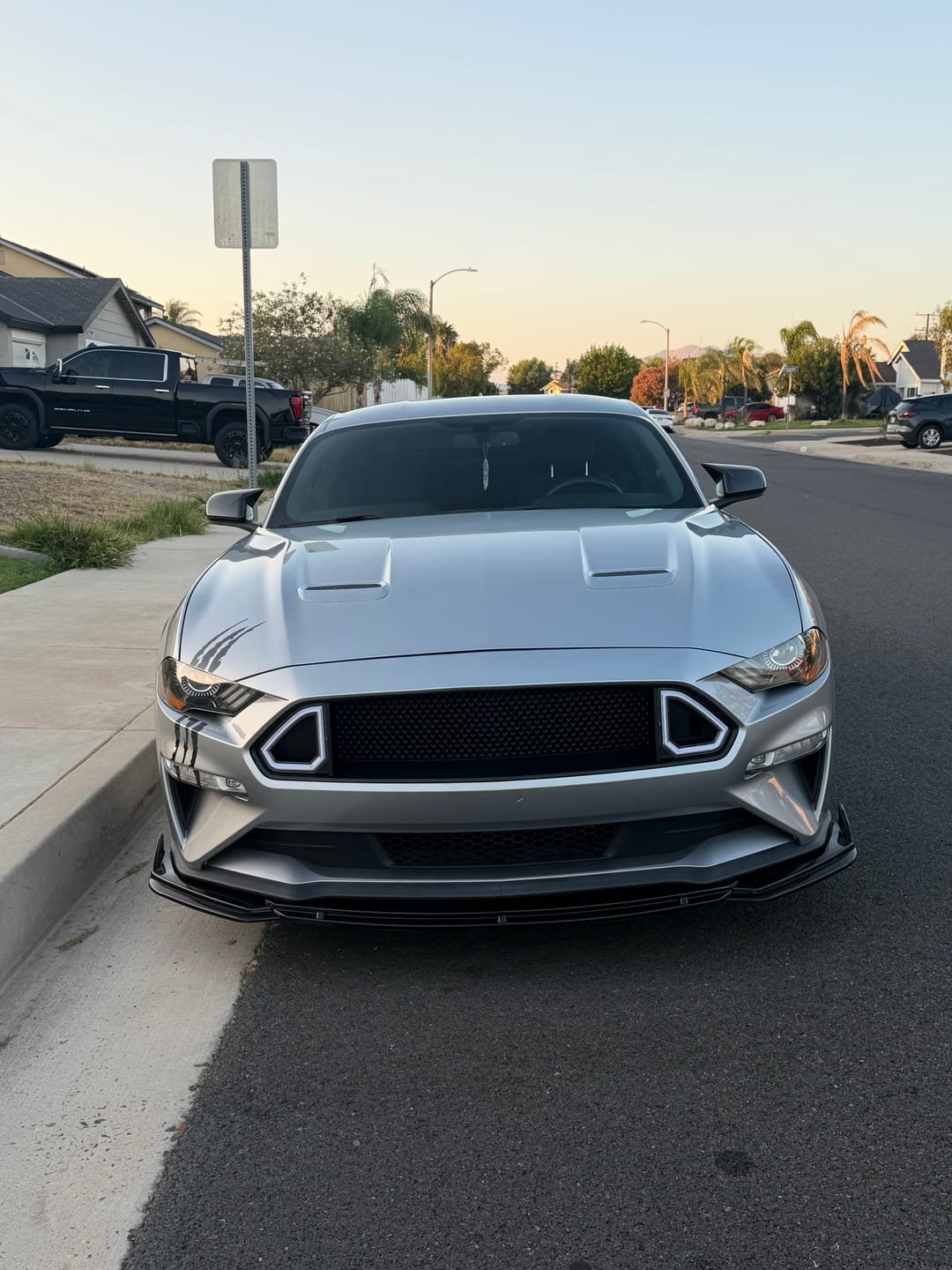 Customer photo review of Front Mesh Upper Grille W/ LED DRL Turn Signal Light For 2018-2023 Ford Mustang