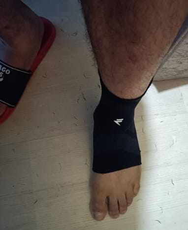 Customer photo review of Nurvo Support™ | Tobillera de compresión
