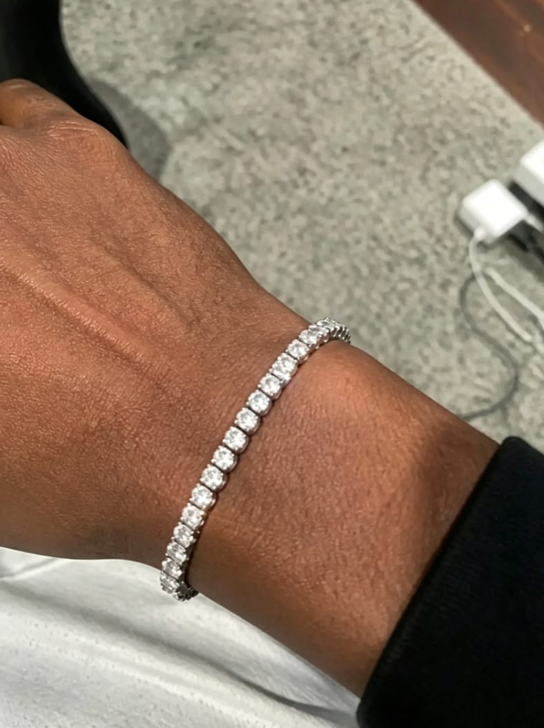 Customer photo review of GL3MM 4MM 5A+ Diamond Tennis Chain 14K Gold Plated
