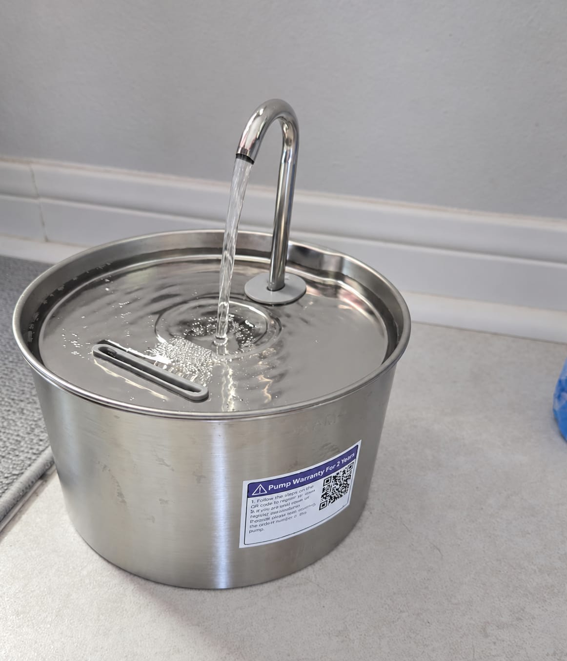 Customer photo review of IsaPet - Fuente de Agua Inalámbrica Mascotas 2.2L