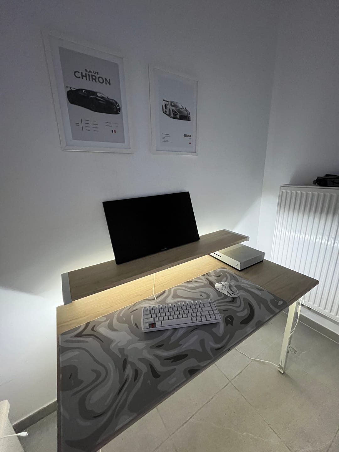 Customer photo review of Liquid White Mousepad