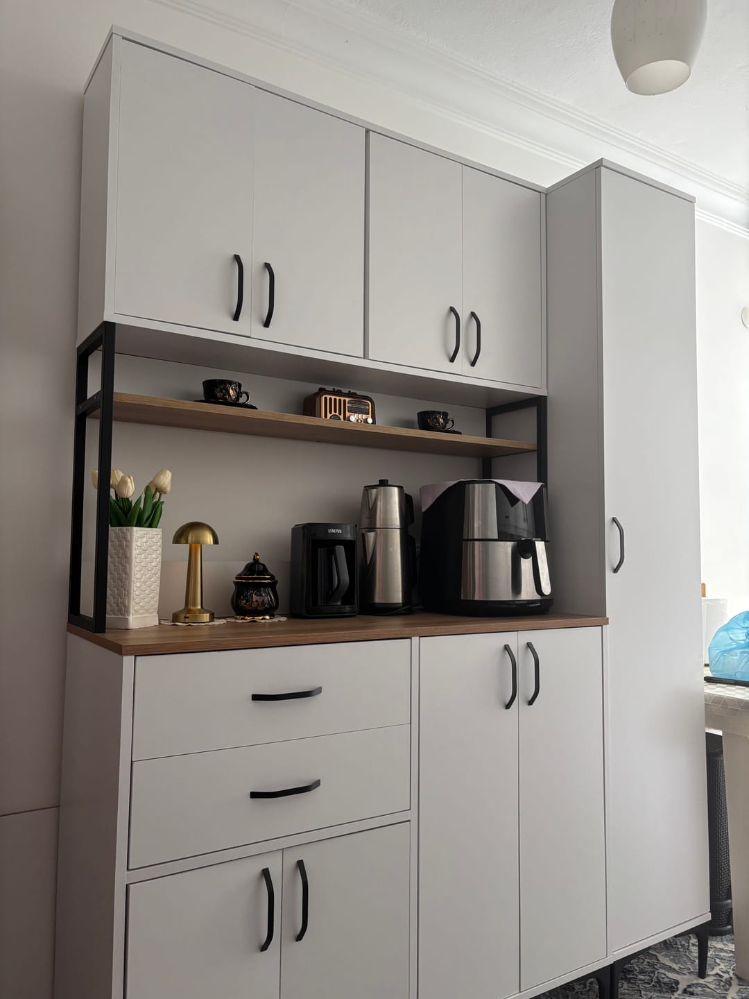 Customer photo review of Rani JE266 Çok Amaçlı Dolap 9 Kapaklı Çekmeceli Raflı Kiler Mutfak Dolabı Beyaz - Sepet Ceviz