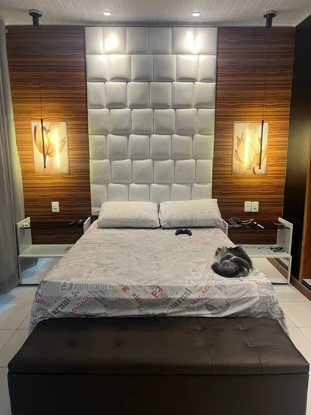 Customer photo review of Vertical Black Pendant Light for Bedroom, Wall Halo, 56–91 cm