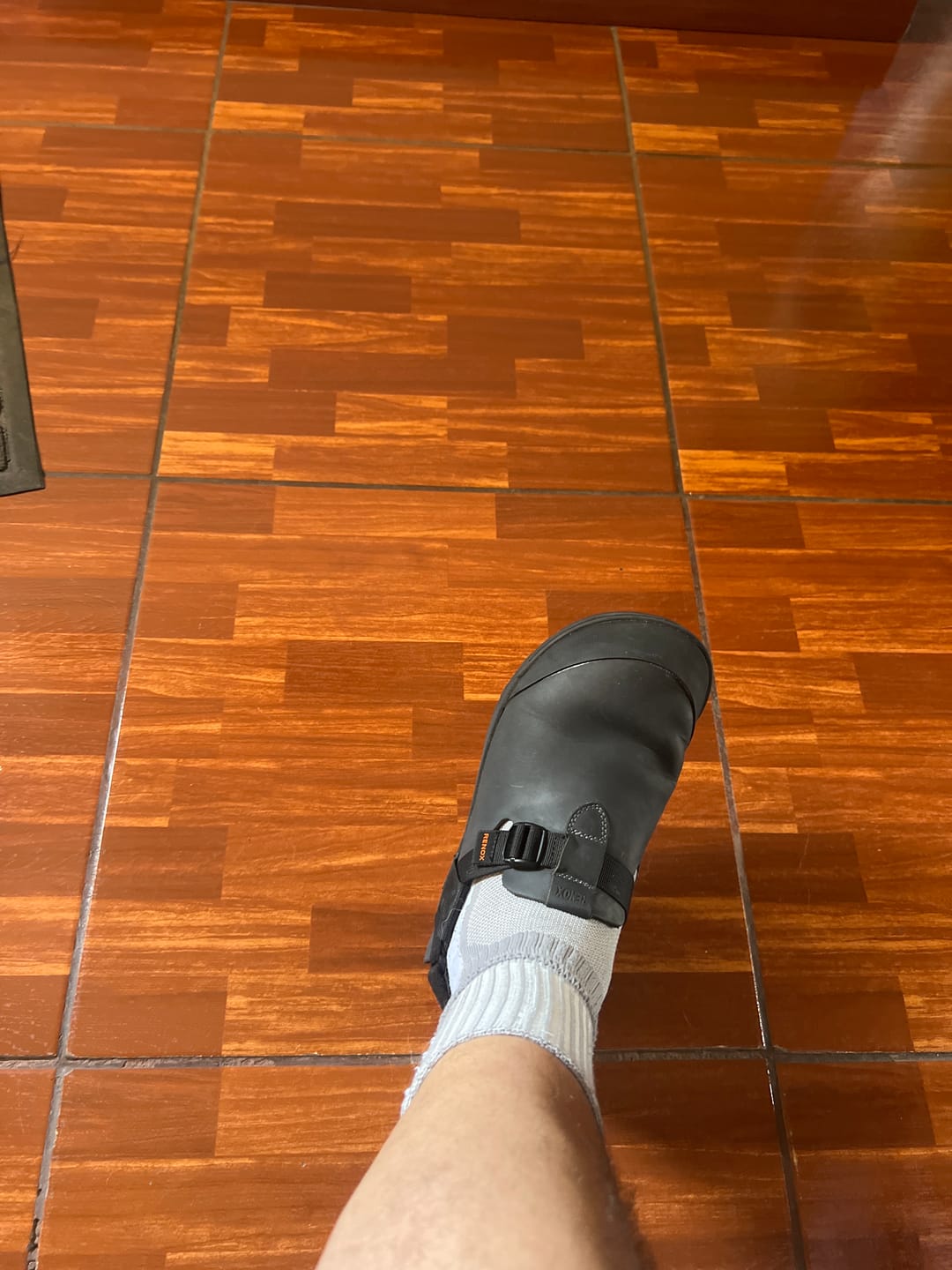 Customer photo review of Zueco Terra Clog Todo Terreno Grafito Unisex