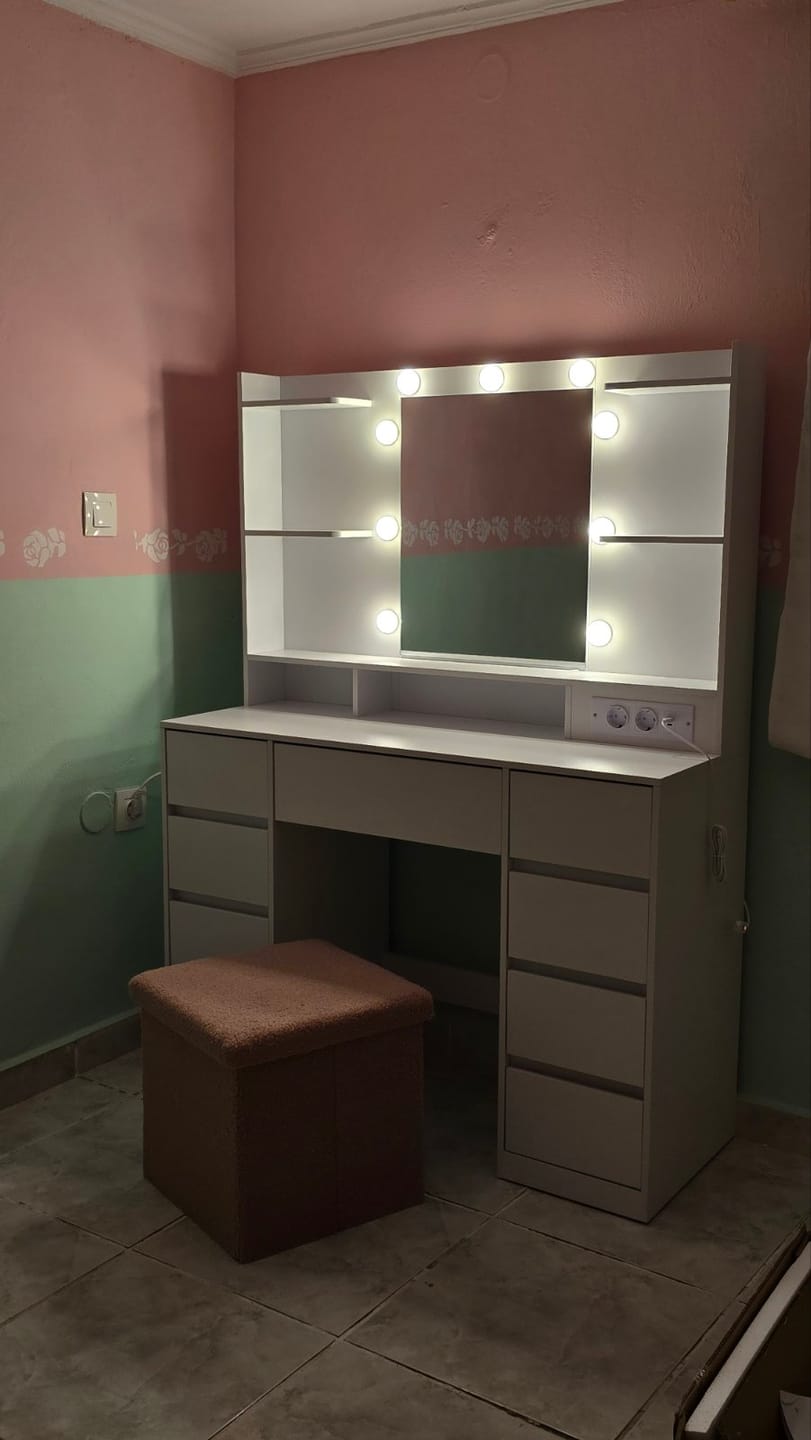 Customer photo review of Τραπέζι Μπουντουάρ Μακιγιάζ Tουαλέτας με Καθρέφτη και φώτα LED Πολύπριζο Συρτάρια 3 χρώματα Φωτός RD-T141WB02