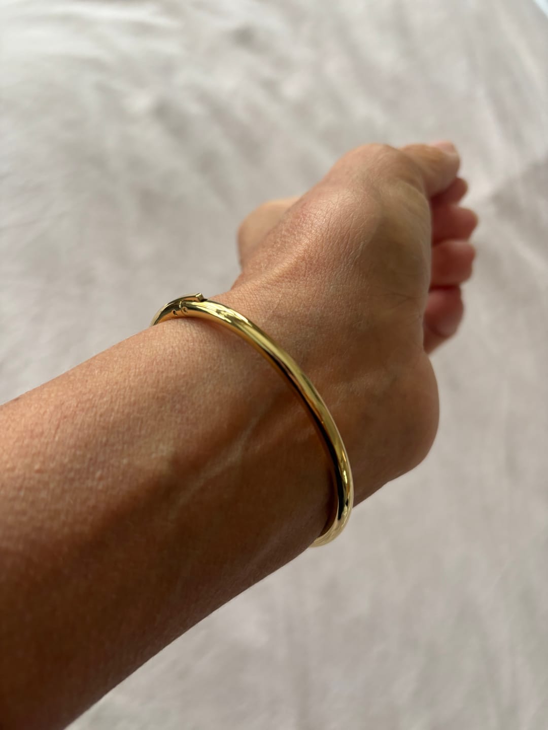Customer photo review of Classic Oval Bangle