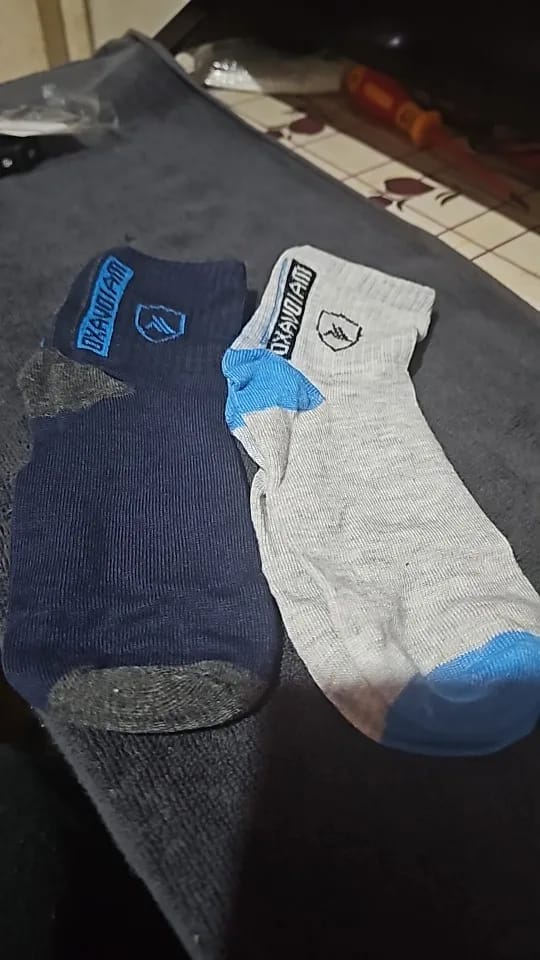Customer photo review of 5 Pair Men's Mid Calf Socks