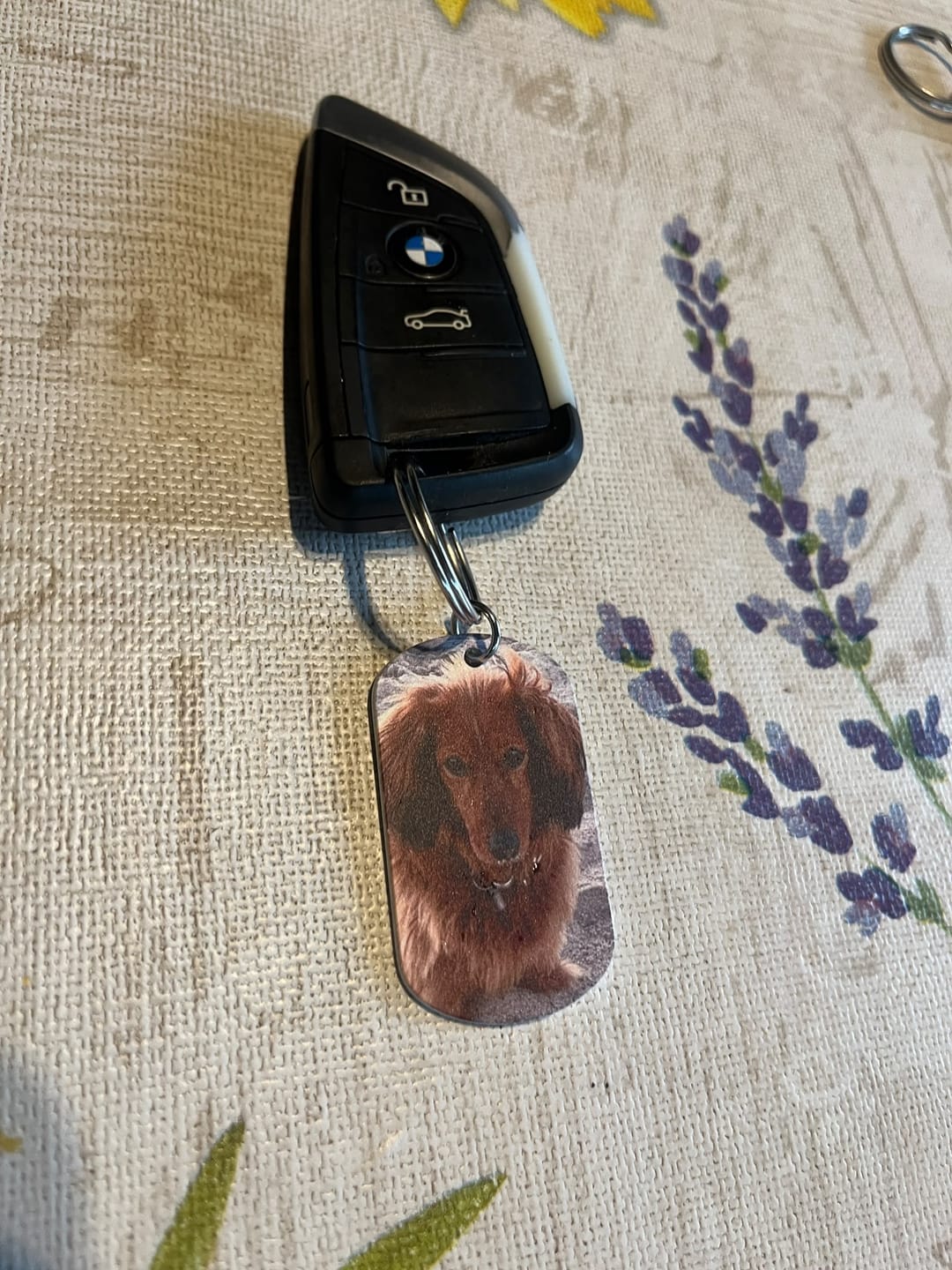 Customer photo review of Personalisierter Dog Tag Schlüsselanhänger - Spuren im Herzen