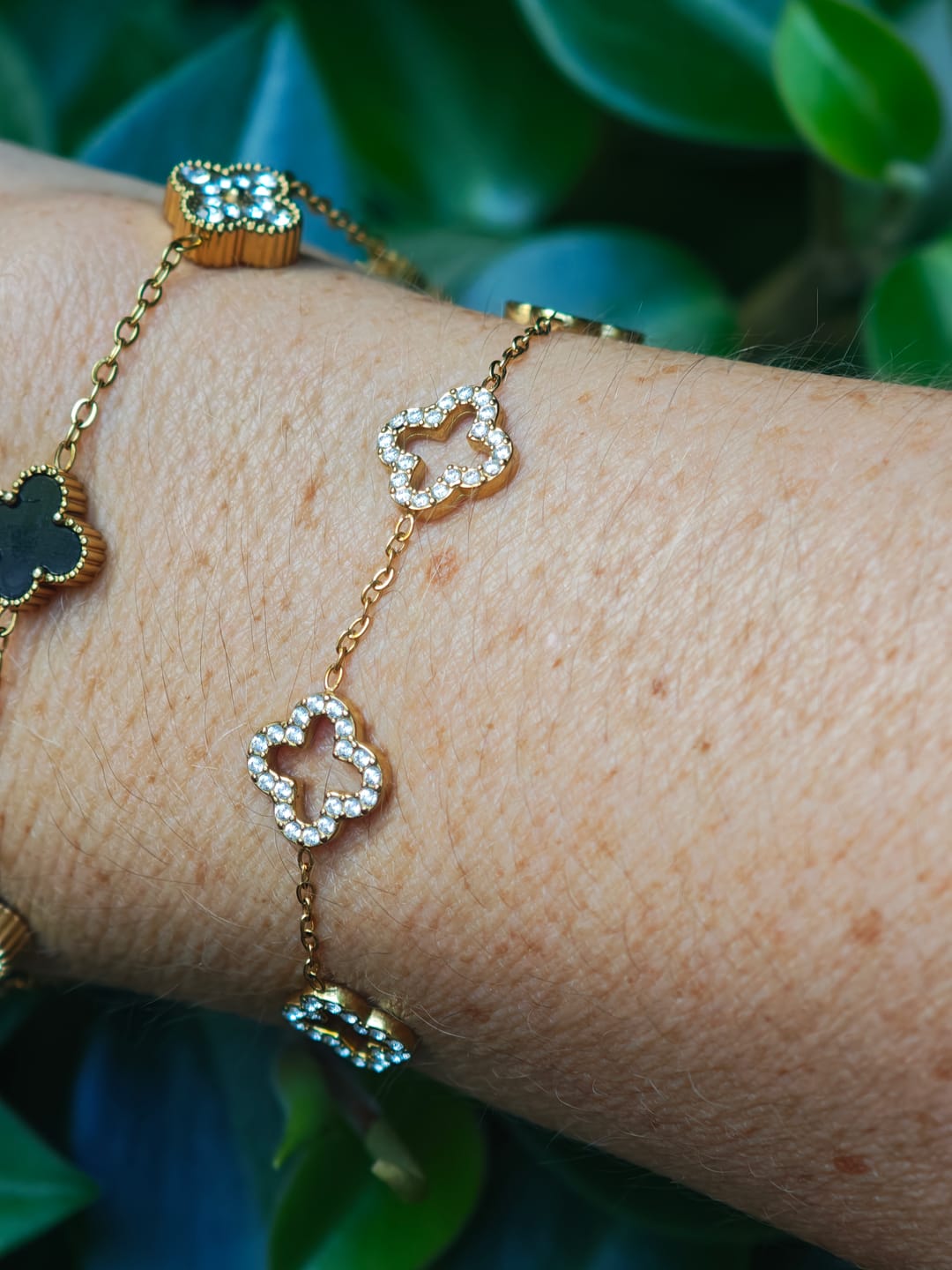 Customer photo review of Spring Lucky Leaf Armband 14K Vergoldet