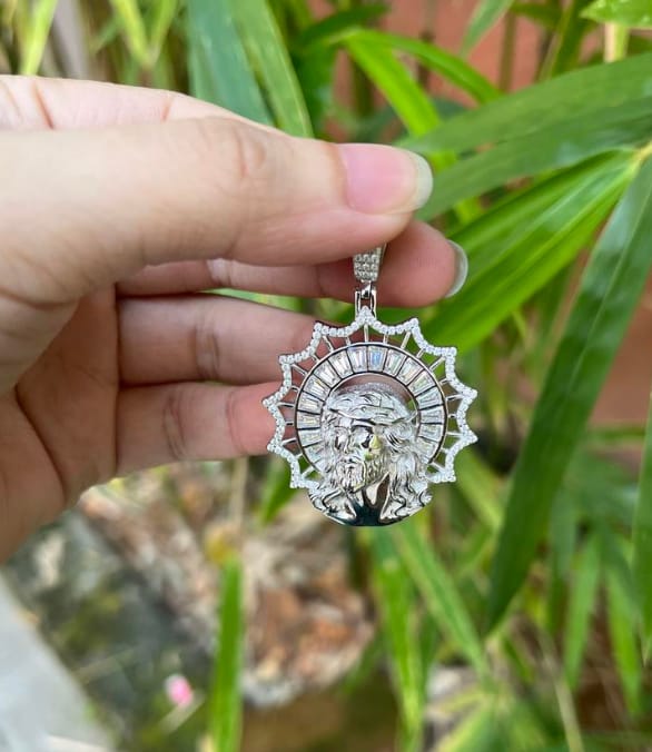 Customer photo review of Halo God VVS Moissanite Iced Out Jesus Pendant