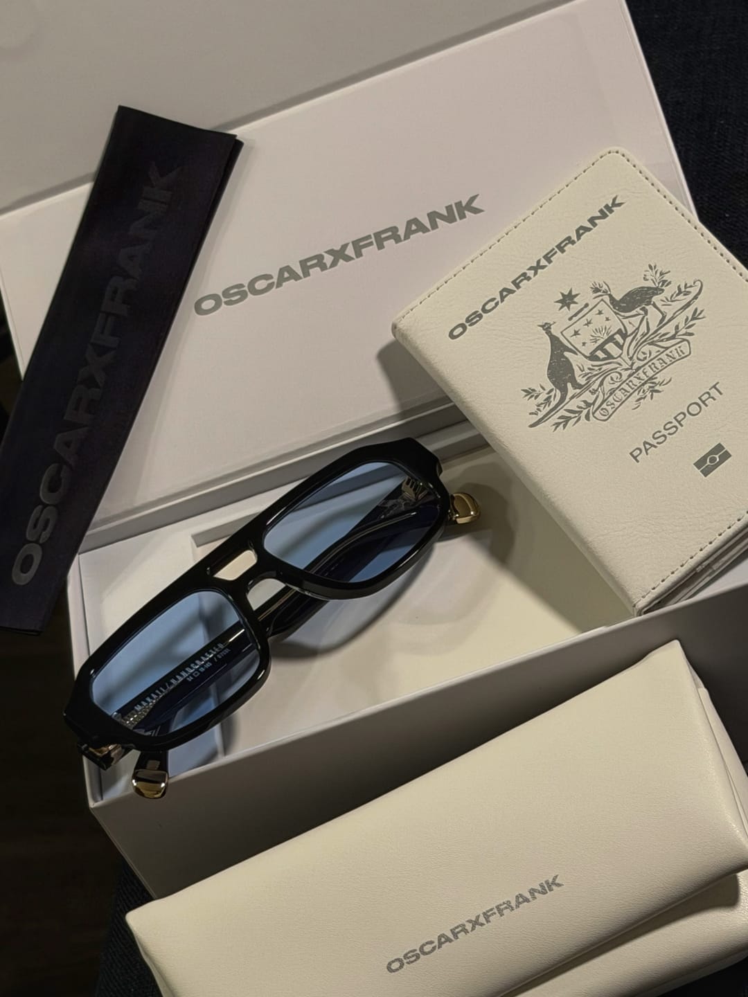 Customer photo review of MAKATI - Gloss Black / Blue Photochromic
