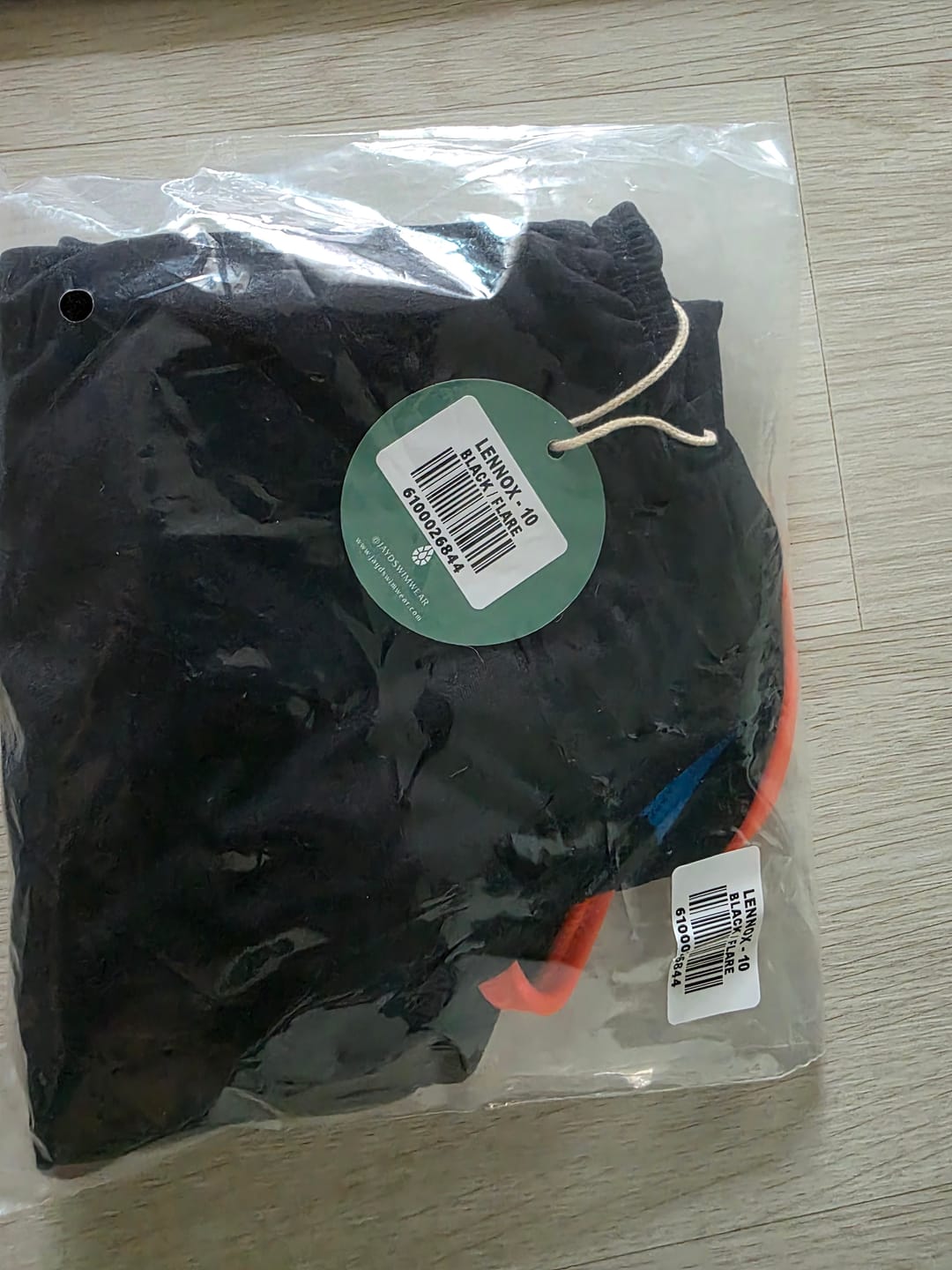 Customer photo review of LENNOX ONE PIECE - Black|Flare