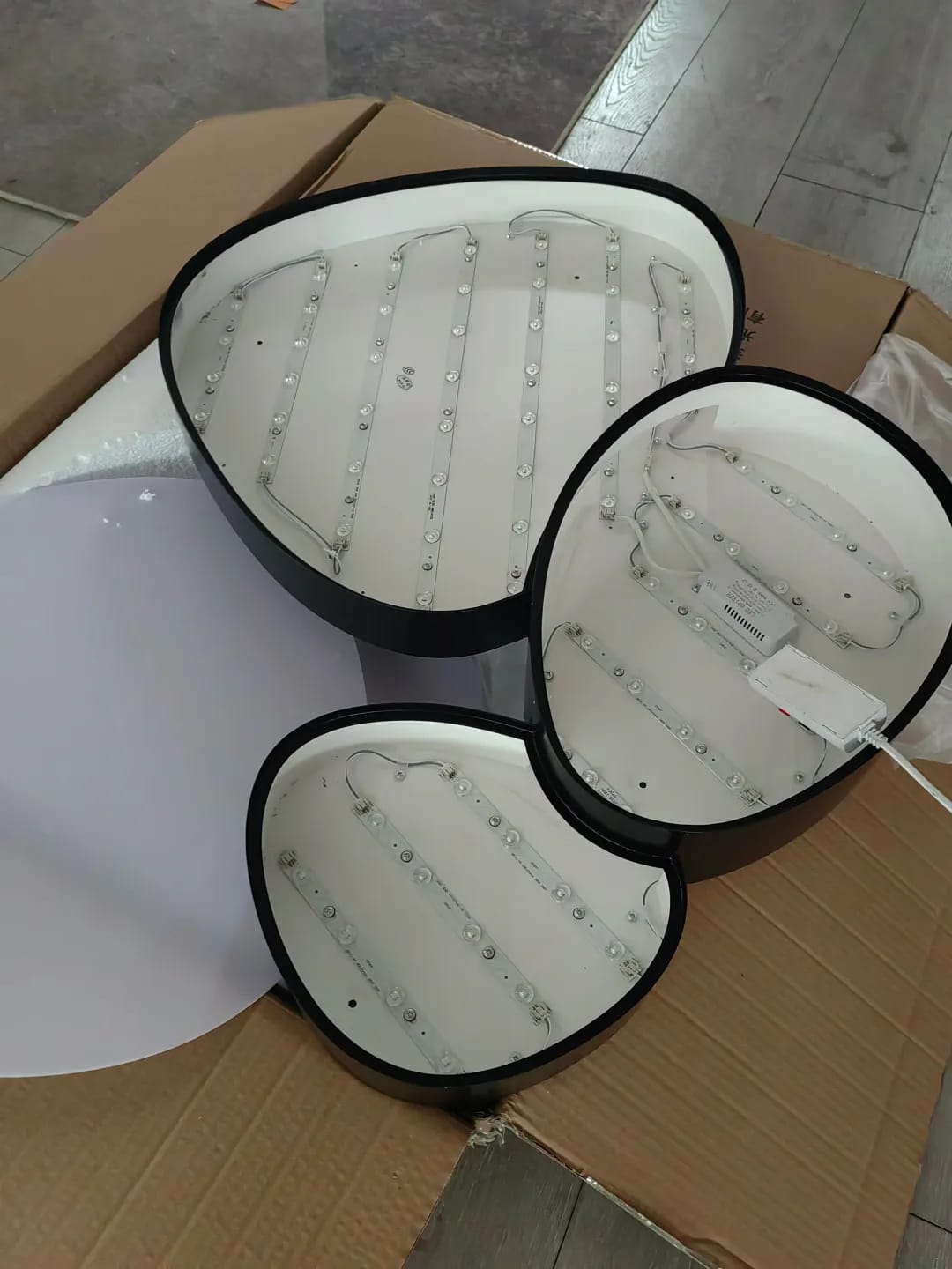 Customer photo review of Acrylic Ceiling Light for Living Room, Overlapping Discs, 40–90 cm