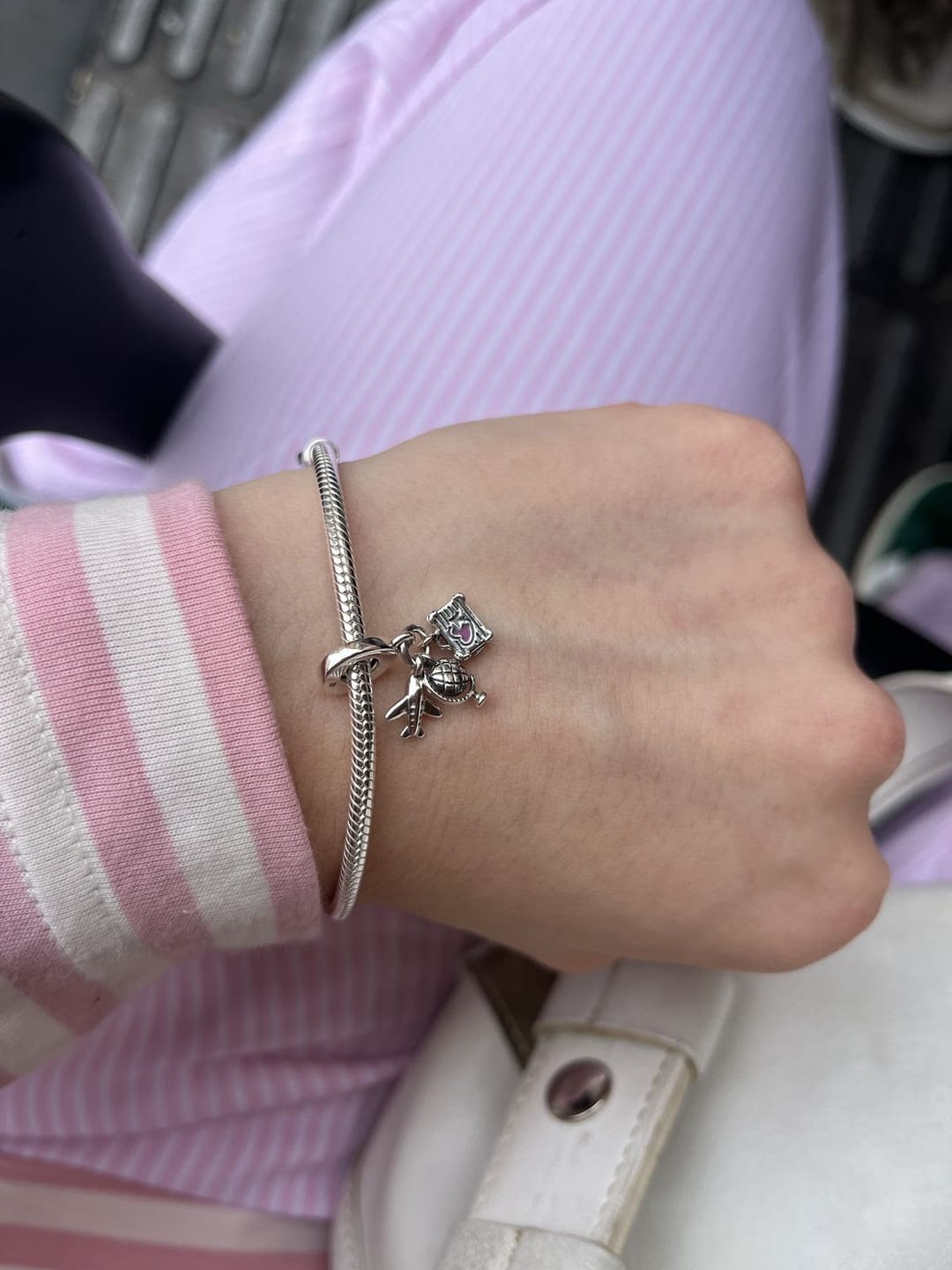 Customer photo review of Brazalete Cadena de Serpiente con Broche de Corazón