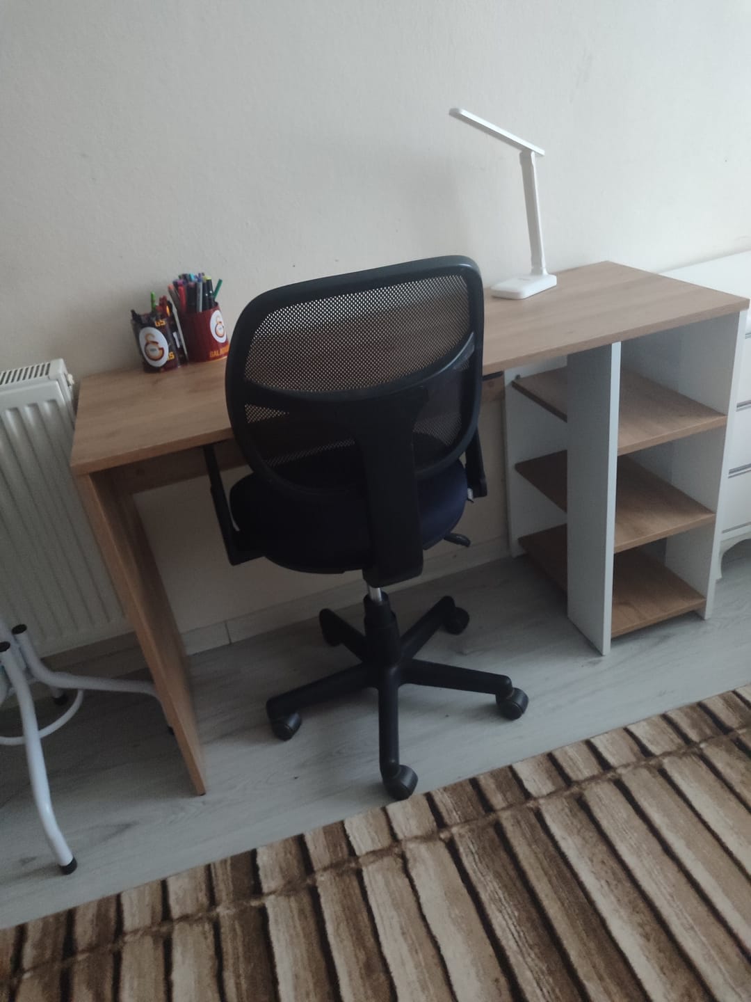 Customer photo review of Rani HA108 Raflı Çalışma Ofis Bilgisayar Masası Sepet Ceviz - Beyaz