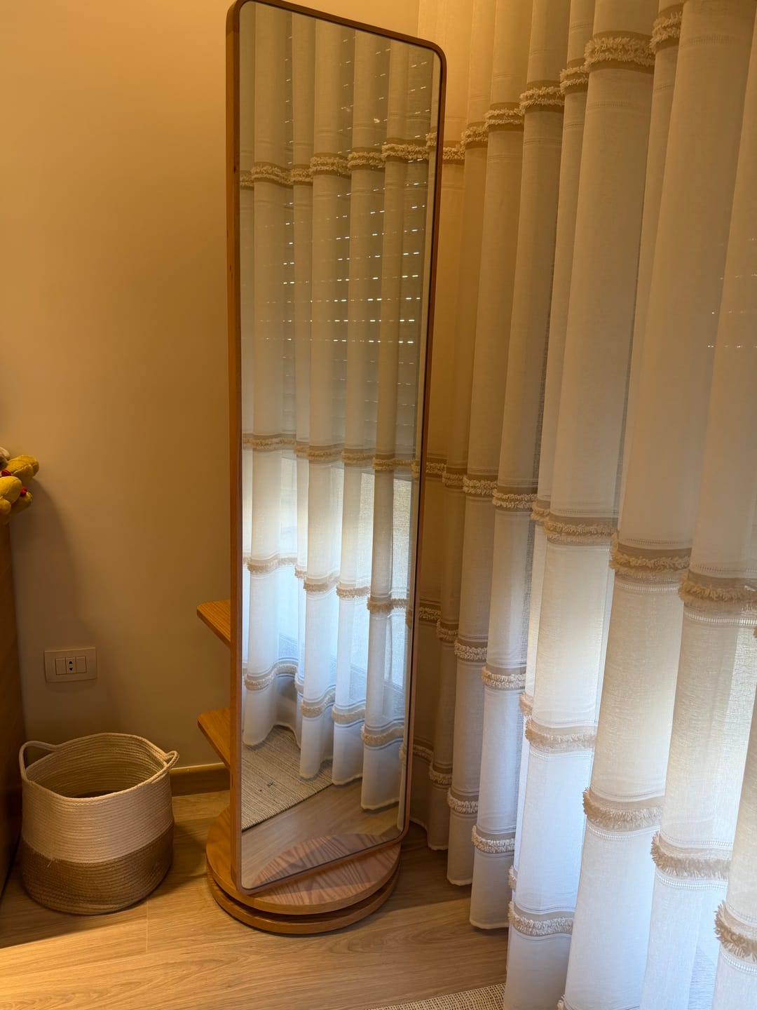 Customer photo review of Rentoof-  Round Rack Mirror