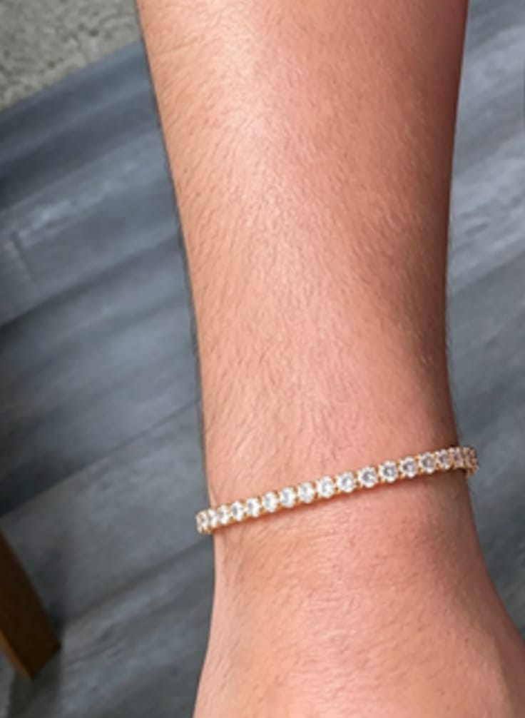 Customer photo review of GL3MM 4MM 5A+ Diamond Tennis Chain 14K Gold Plated
