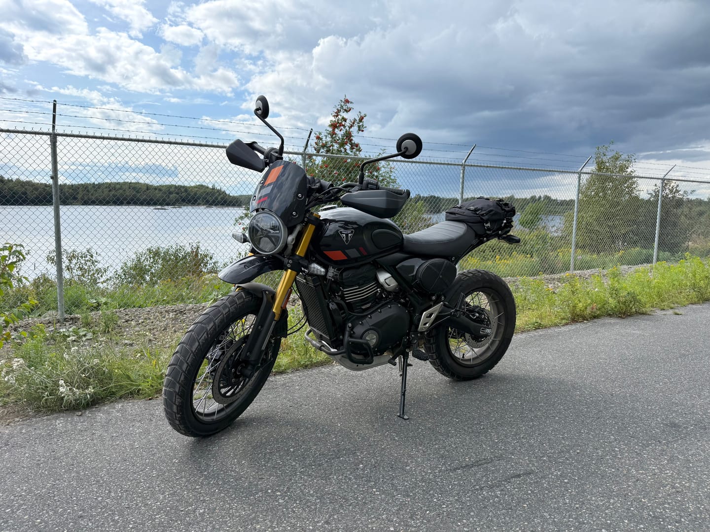 Customer photo review of scrambler egg: side panel bag for triumph scrambler 400x/xc