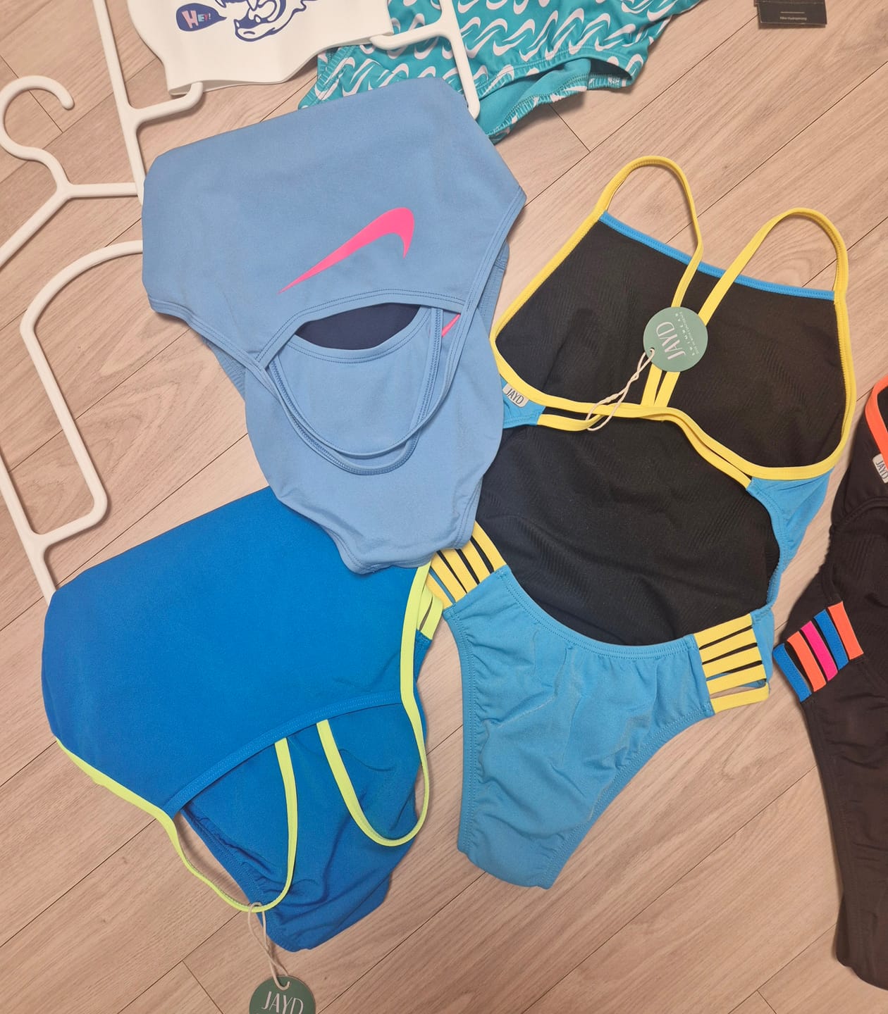 Customer photo review of LENNOX ONE PIECE - Waikiki|Daffodil