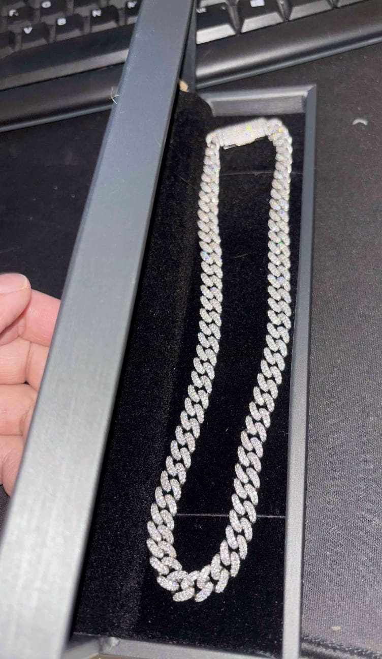 Customer photo review of 8MM 2 Rows Hiphop VVS Moissanite Miami Cuban Link Chain