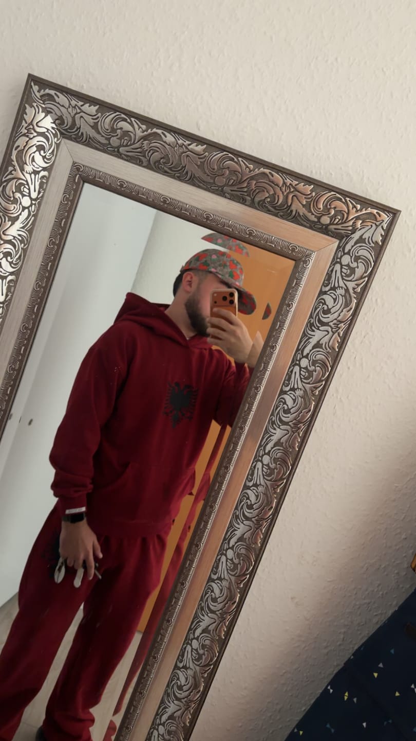 Customer photo review of ALBANIA ZIP JOGGER - CRIMSON RED
